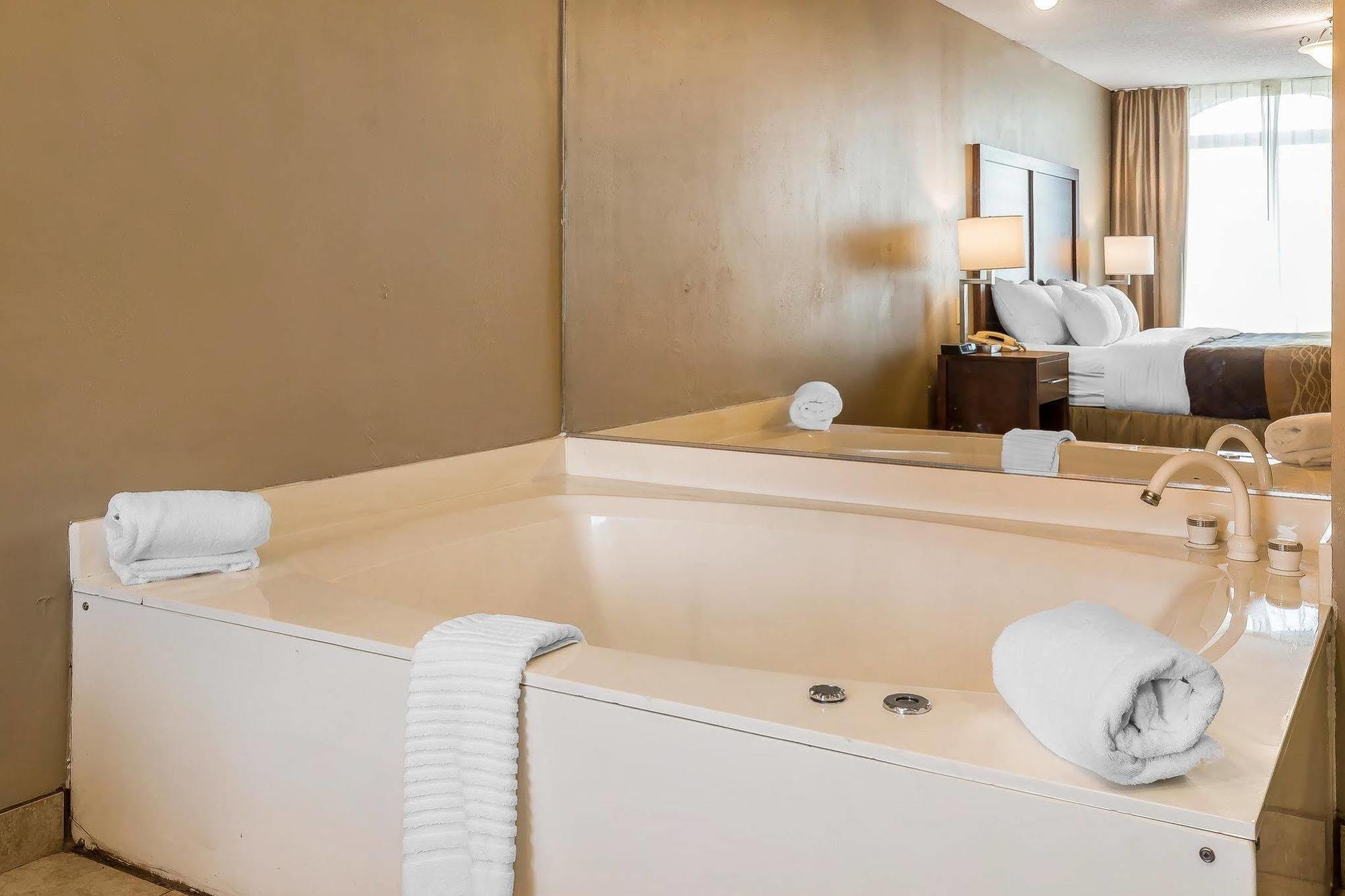 Comfort Inn & Suites Mishawaka-South Bend Ngoại thất bức ảnh